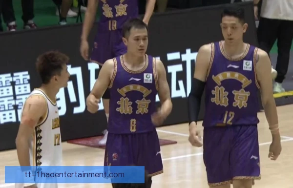 张帆与北控后场的师徒情谊 老将传帮带成就球队韧性